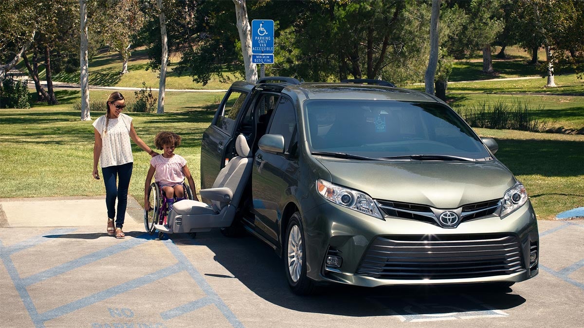 2019 Toyota Sienna with Auto Access Seat from Sunrise Toyota North in Middle Island, NY